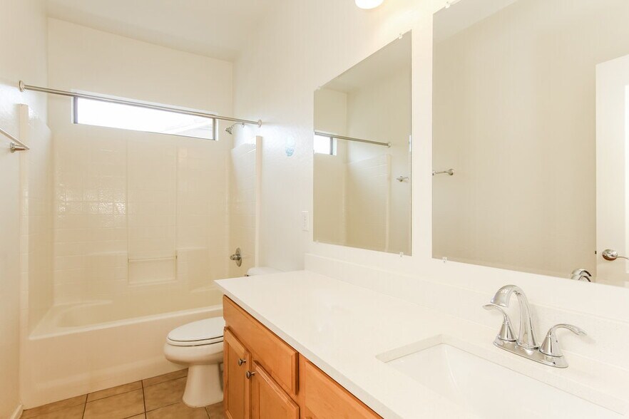 Building Photo - 3918 Escuda Dr