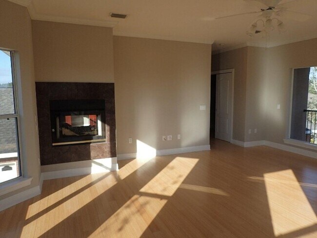 Building Photo - 9047 Orlando Ave