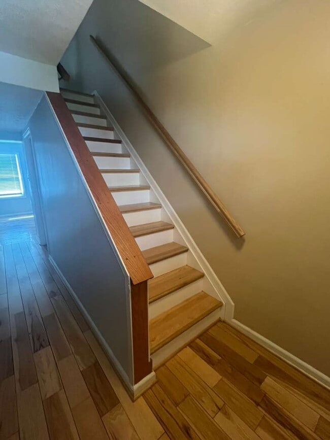 Building Photo - Lake Grove