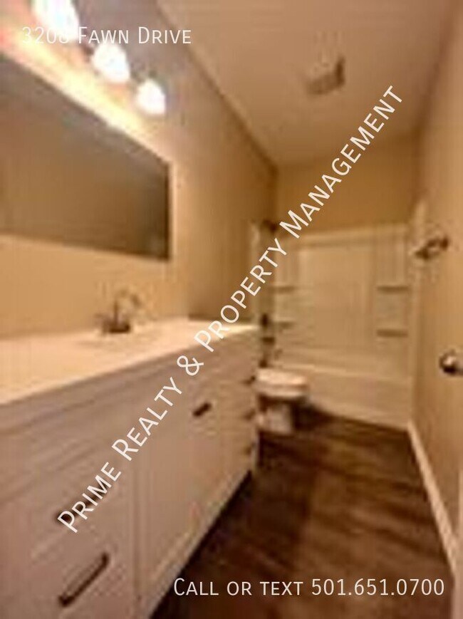 Building Photo - 3208 Fawn Dr