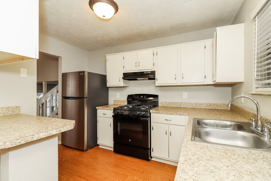 Building Photo - 873 Highland Terrace NE