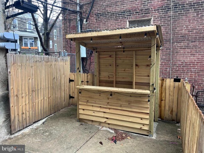 Building Photo - 137 Vassar St