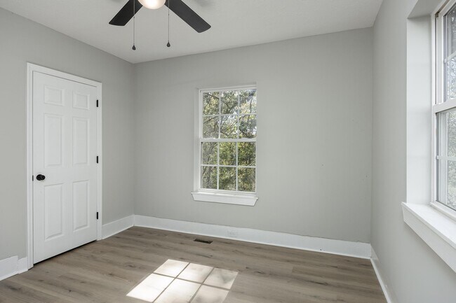 Building Photo - 5350 Slayton Ave