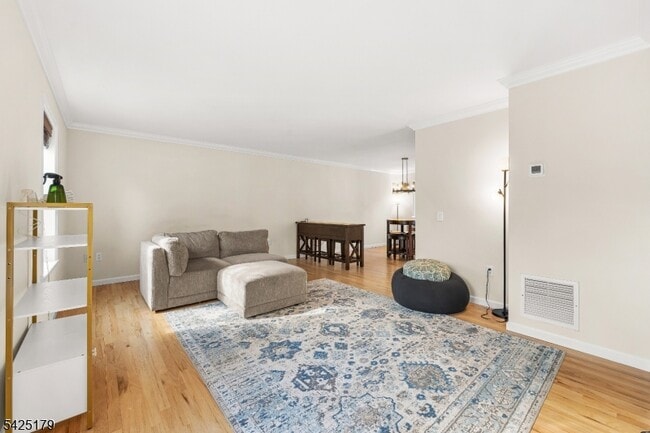 Building Photo - 112 Peapack Rd