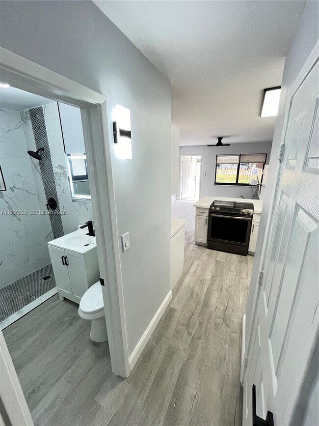 Building Photo - 883 NE 39th St