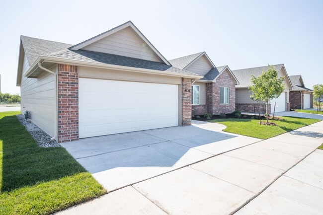 Building Photo - Beautiful Villa in 55+ Independent Living Community