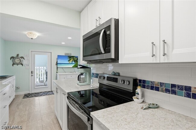 Building Photo - 1065 Gulf Shore Blvd N