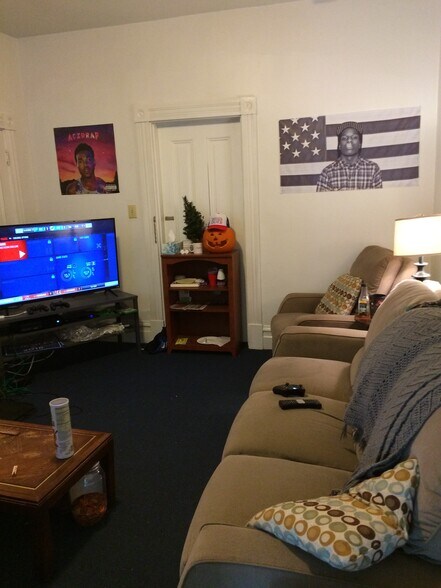 Building Photo - 123 S 16th St