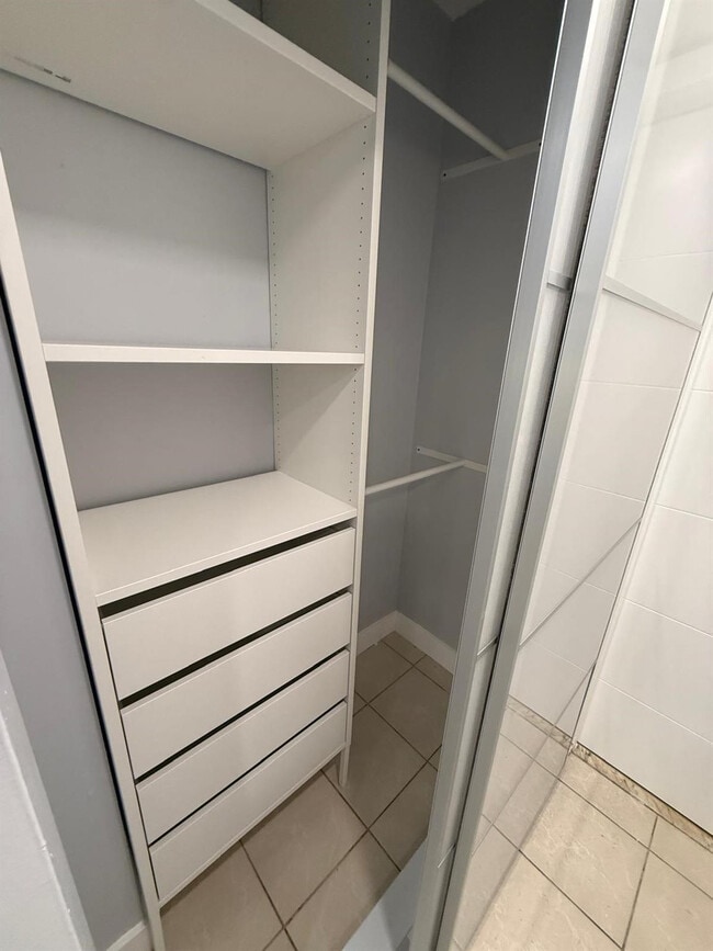 Building Photo - 16465 NE 22nd Ave