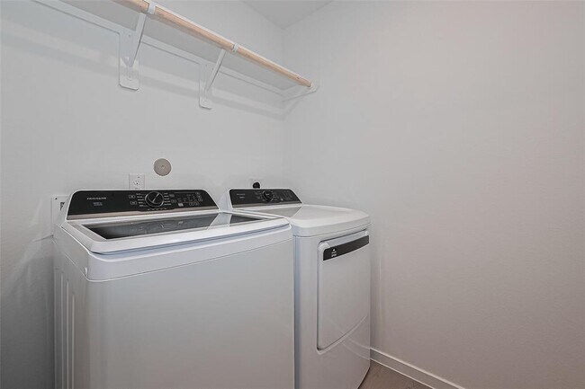 Building Photo - 27615 Village Way Dr.