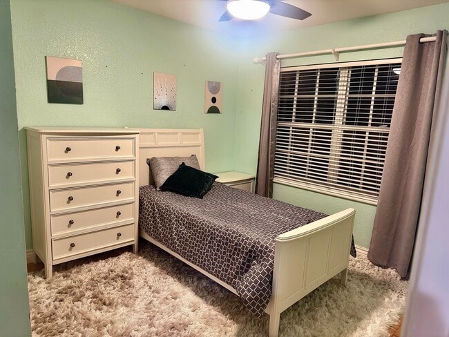 Building Photo - 1622 S Club Dr