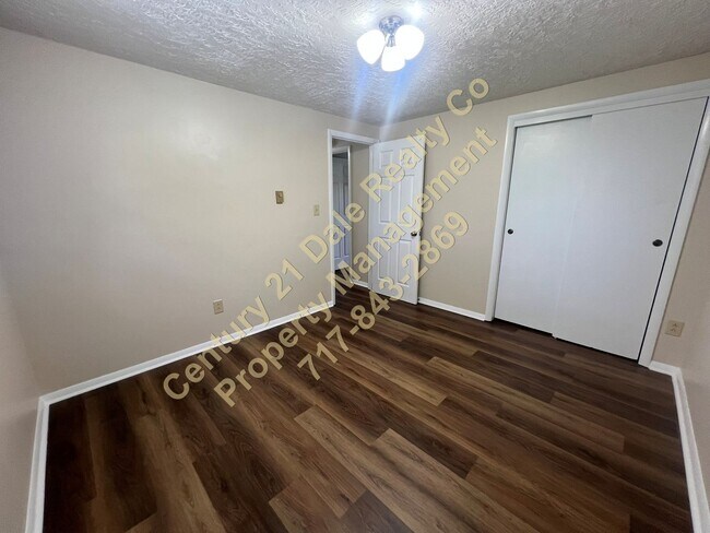 Building Photo - 2 Bedroom, 1.5 Bath in Dallastown