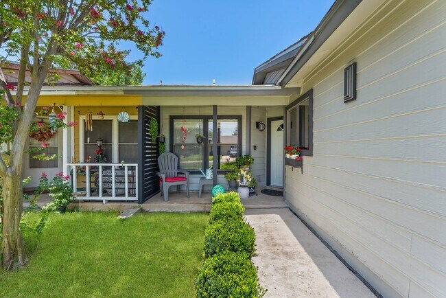 Building Photo - Charming 2-Bed Home with Garage, Fenced Yard & Private Patio in San Antonio – $1,350/mo