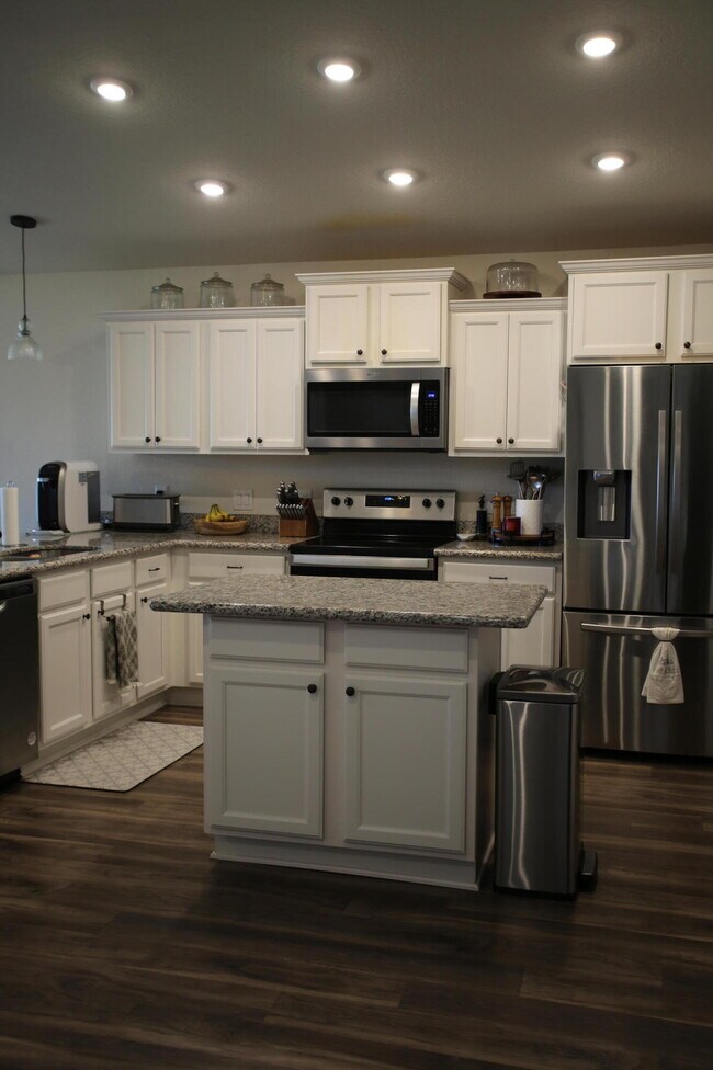 Building Photo - 6342 Red Pepper Dr