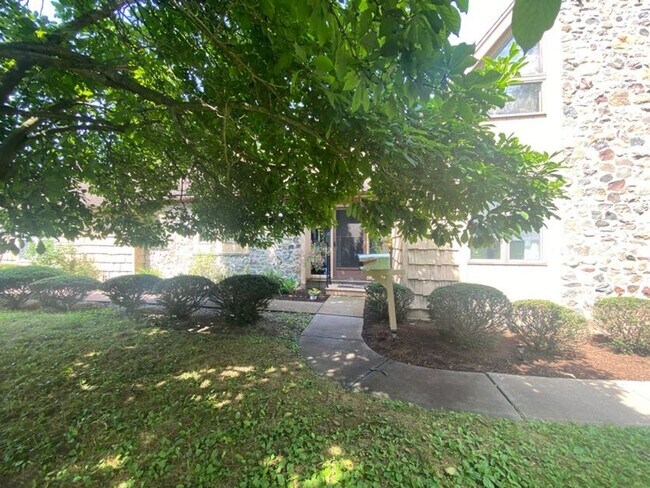 Building Photo - 311 1/2 Washington