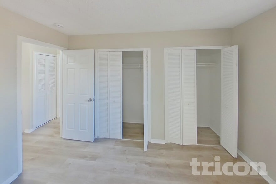 Building Photo - 3127 Moonbeam Cir S