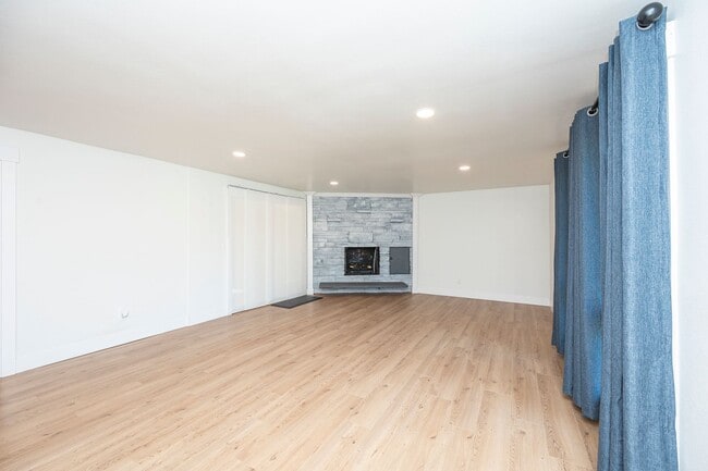 Building Photo - Lakewood Rambler 3 bedroom + Bonus