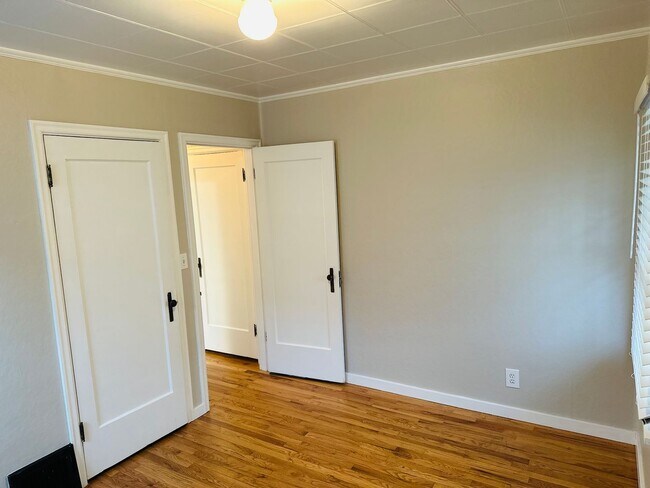 Building Photo - Charming Downtown Vancouver Bungalow