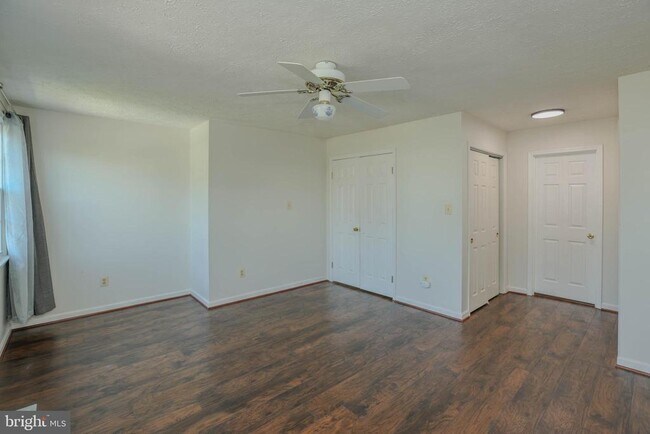 Building Photo - 359 Point to Point Rd