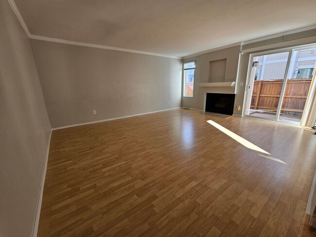 Building Photo - Virginia Vale Large 3 Story 3 Bedroom 2 1/...