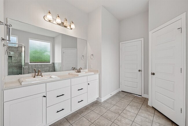 Building Photo - 6602 Albany Forest Ct