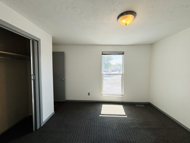 Building Photo - 333 E 4500 S