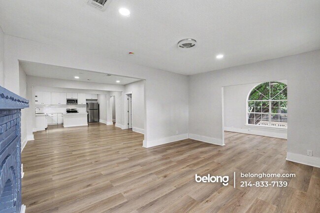 Building Photo - 603 W Pembroke Ave