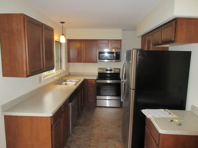 Building Photo - 2805-2807 Iroquois Ct.