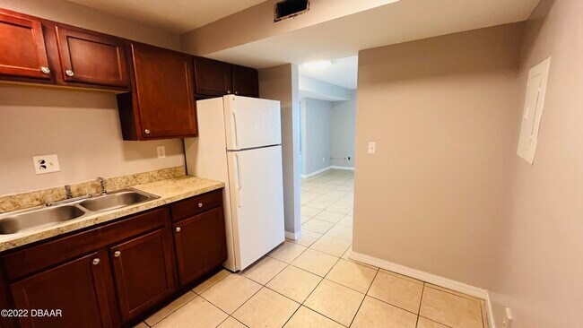 Building Photo - 732 N Halifax Ave