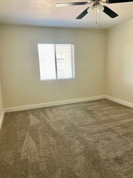 Building Photo - 3825 E Camelback Rd