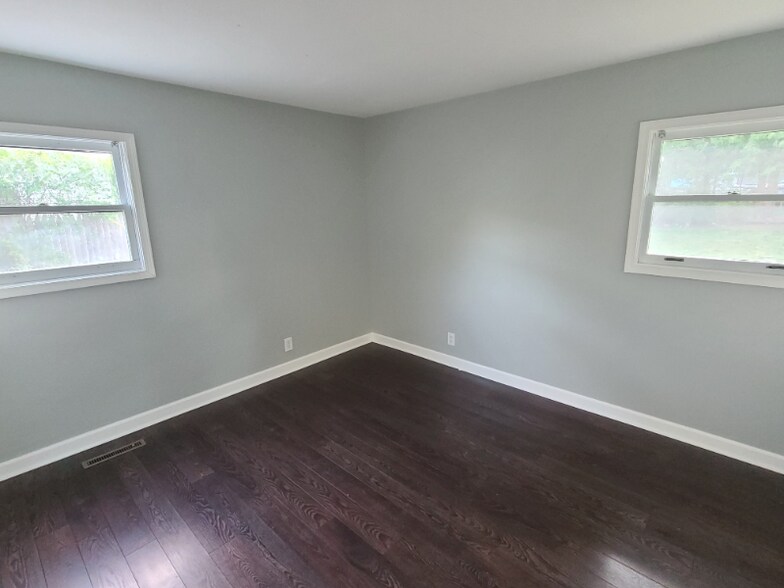 Building Photo - 202 E Streamwood Blvd