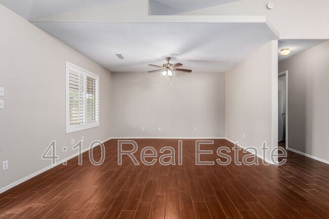 Building Photo - 2085 W Harbour Dr