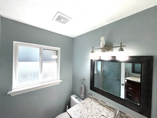 Building Photo - Desirable Home in Lincoln Village – A must see!