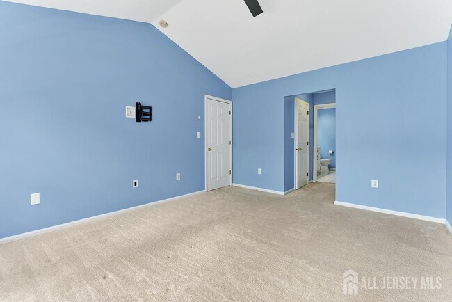 Building Photo - 102 Berkshire Dr