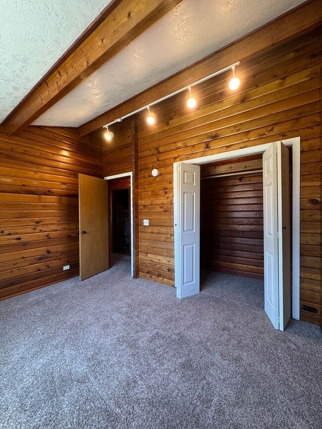 Building Photo - Rustic Charm Meets Modern Comfort!