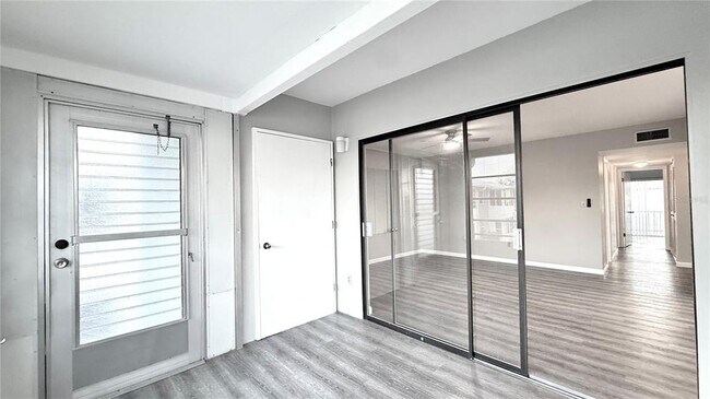 Building Photo - 22333 Edgewater Dr