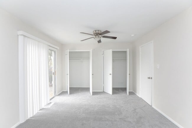 Building Photo - Bright, Updated & Prime Location!