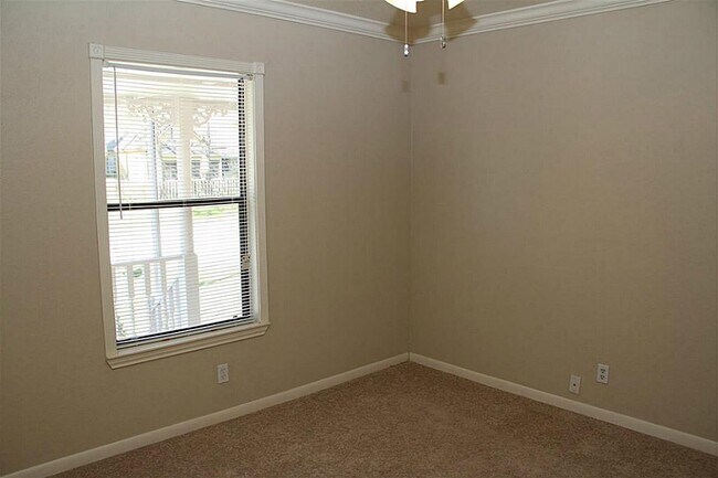 Building Photo - 1220 Ashland St