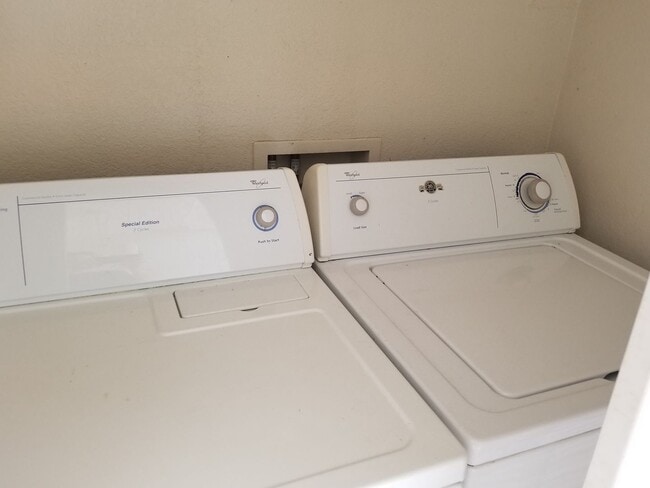 Building Photo - 3 Bedroom centrally located near Silverado Ranch!