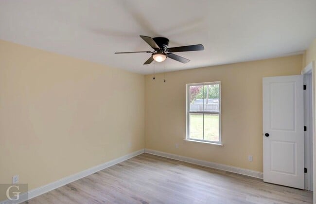 Building Photo - New New New