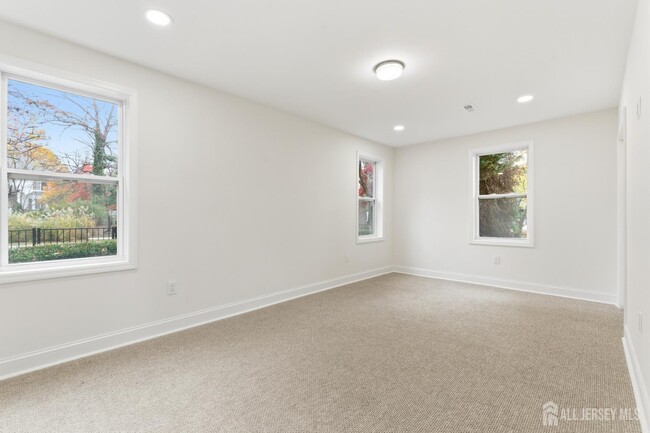 Building Photo - 28 Southfield Rd