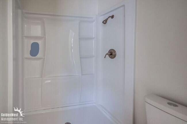 Building Photo - Charming 4Bdm 2Ba Home and Private Patio i...