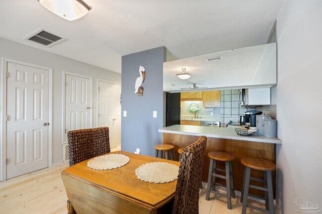 Building Photo - 14180 River Rd