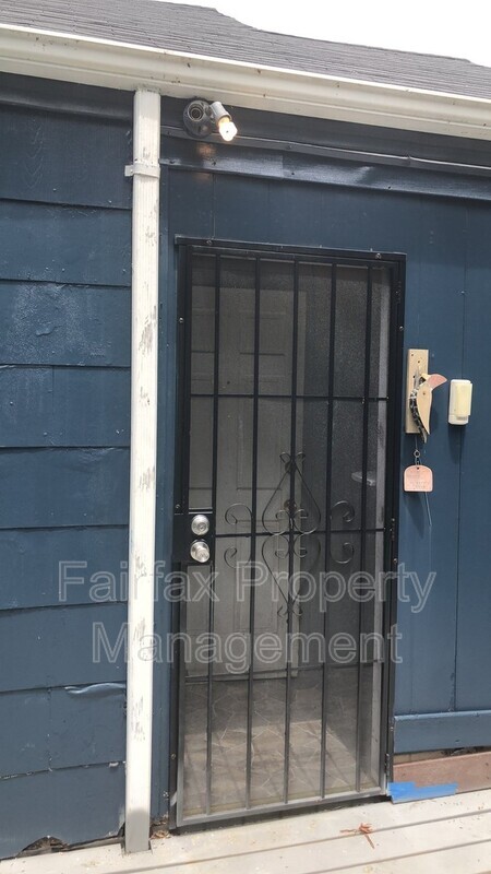 Building Photo - 506 E Club Blvd