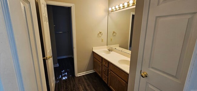 Building Photo - 2009 Cedarwood Cove