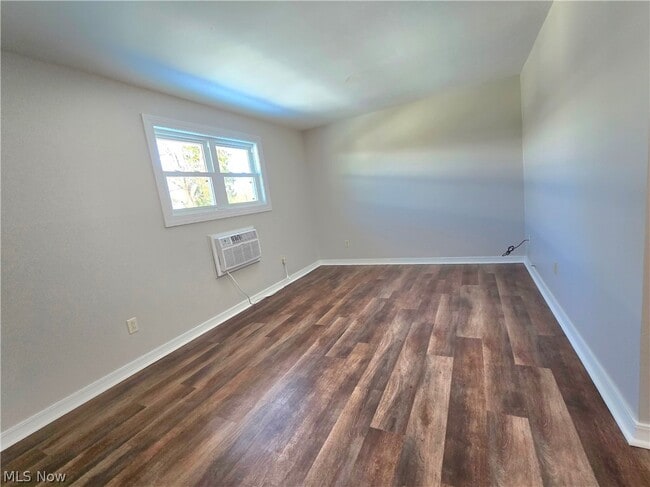 Building Photo - 909 Garden Rd