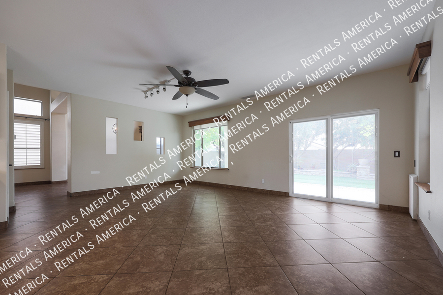 Building Photo - 3719 W Fallen Leaf Ln