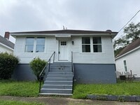 Building Photo - 4 Poplar St