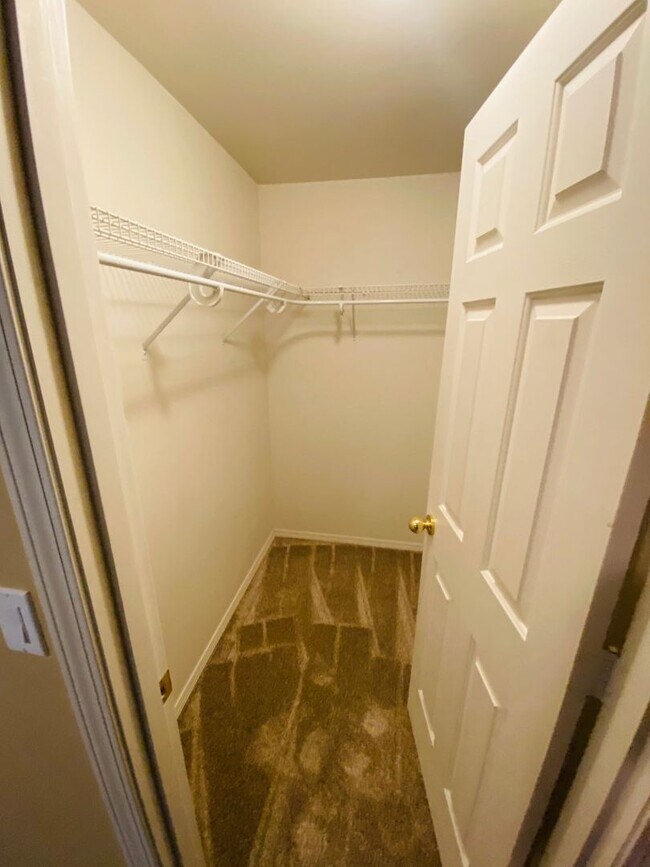 Building Photo - Charming Van Mall Condo