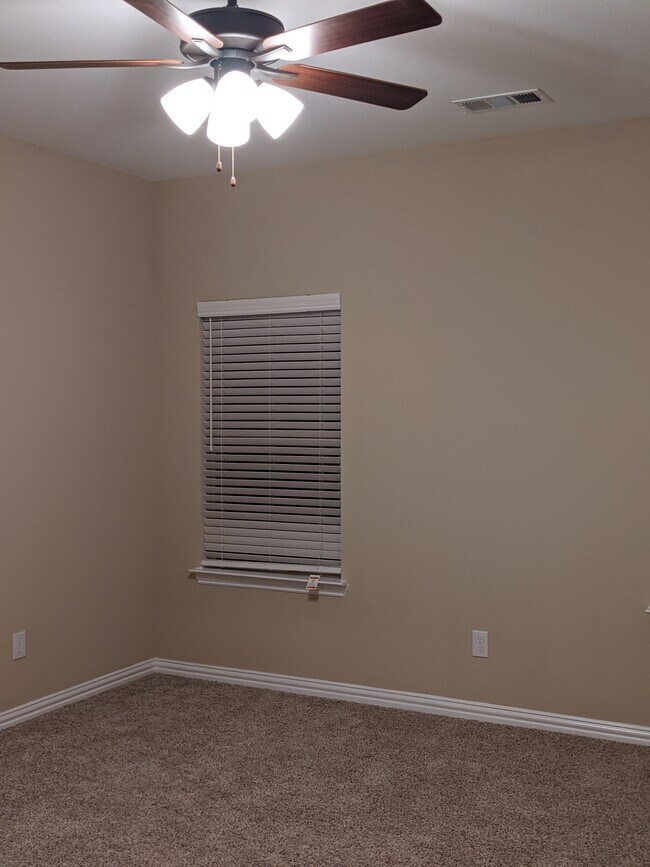Building Photo - 128 Canales Cir